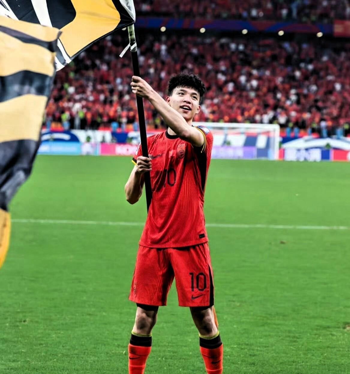 社区盾冲刺阶段再迎强敌；皇家马德里远射贴柱；主帅态度——更衣室稳定；临场指挥获称赞的简单介绍