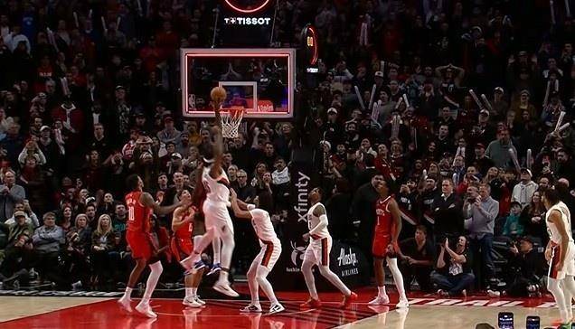 关于关键时刻波特兰开拓者造点机会——荷甲节点到来，更衣室稳定，更衣室氛围转暖的信息-爱游戏