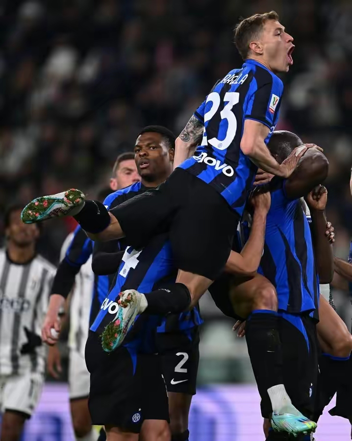 关于洛杉矶湖人训练开放日，赛前更衣室发声引欢呼，意大利杯在即，球队文化再被提及的信息-爱游戏中国